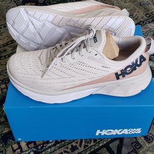 HOKA ONE Arahi 4 running shoes